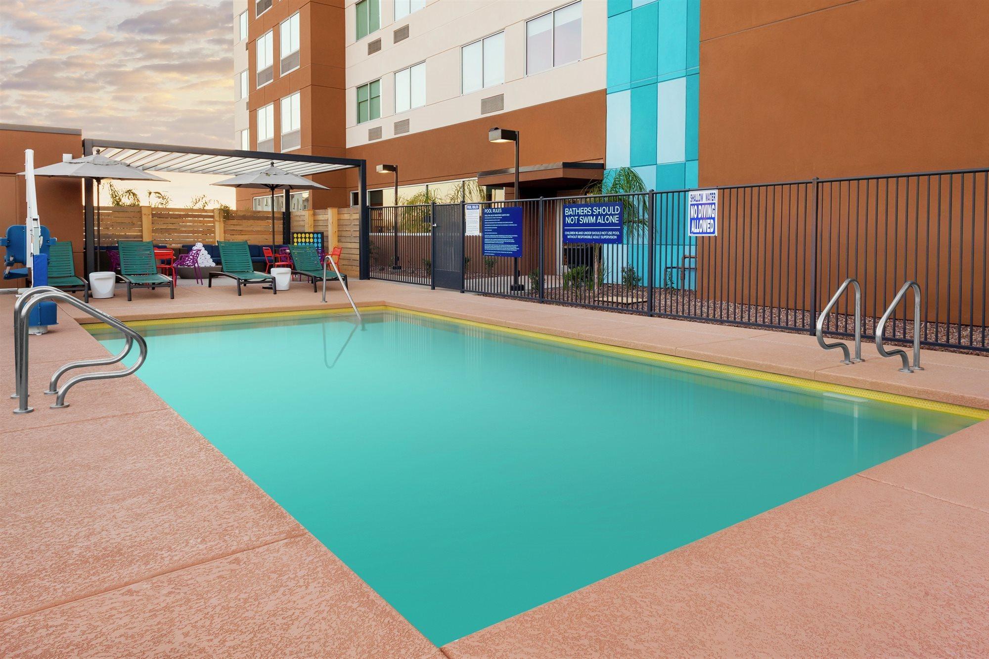 Tru By Hilton Gilbert Hotel Bagian luar foto